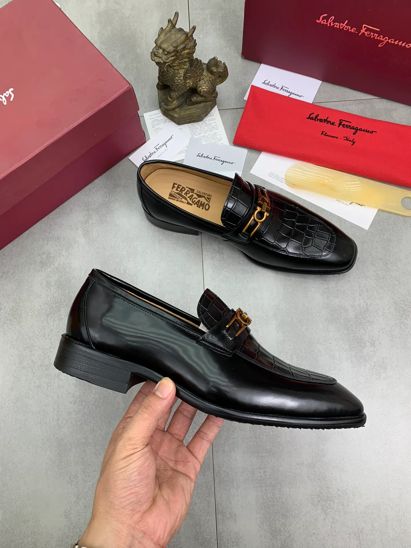 Men's Men's Shoes 💰P460💰[New Style] Water-dyed Niuli 🆘[Salvatore Ferragamo] Ferragamo's latest casual business leather shoes for men! Available at counters simultaneously! The fabric is made of specially imported original open-edge beaded calfskin, and the interior is made of imported water-dyed cowhide. It is absolutely luxurious and leads the fashion trend. Matching code: 38-45 (46 and 47 can be customized); black and brown colors are optional